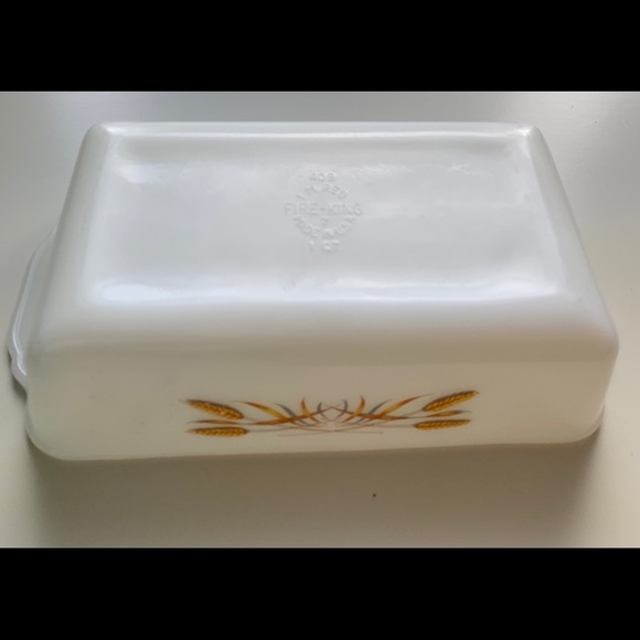 Vintage Fire King Sheaves of Wheat Casserole Dish - Picture 3 of 5